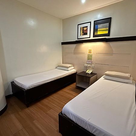 Sugbutel Family Hotel Cebu Powered By Cocotel Exteriör bild