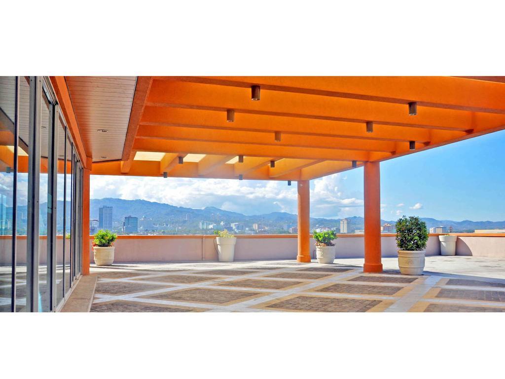 Sugbutel Family Hotel Cebu Powered By Cocotel Exteriör bild