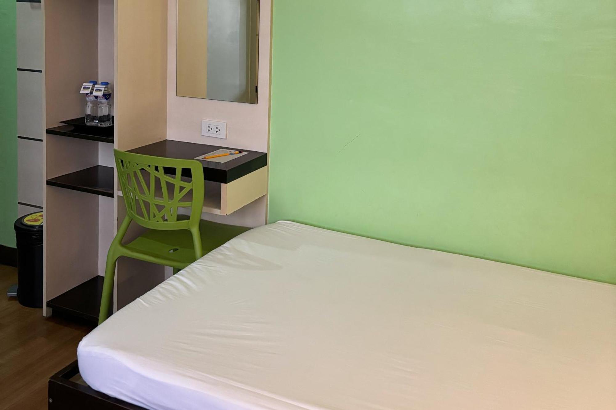 Sugbutel Family Hotel Cebu Powered By Cocotel Exteriör bild