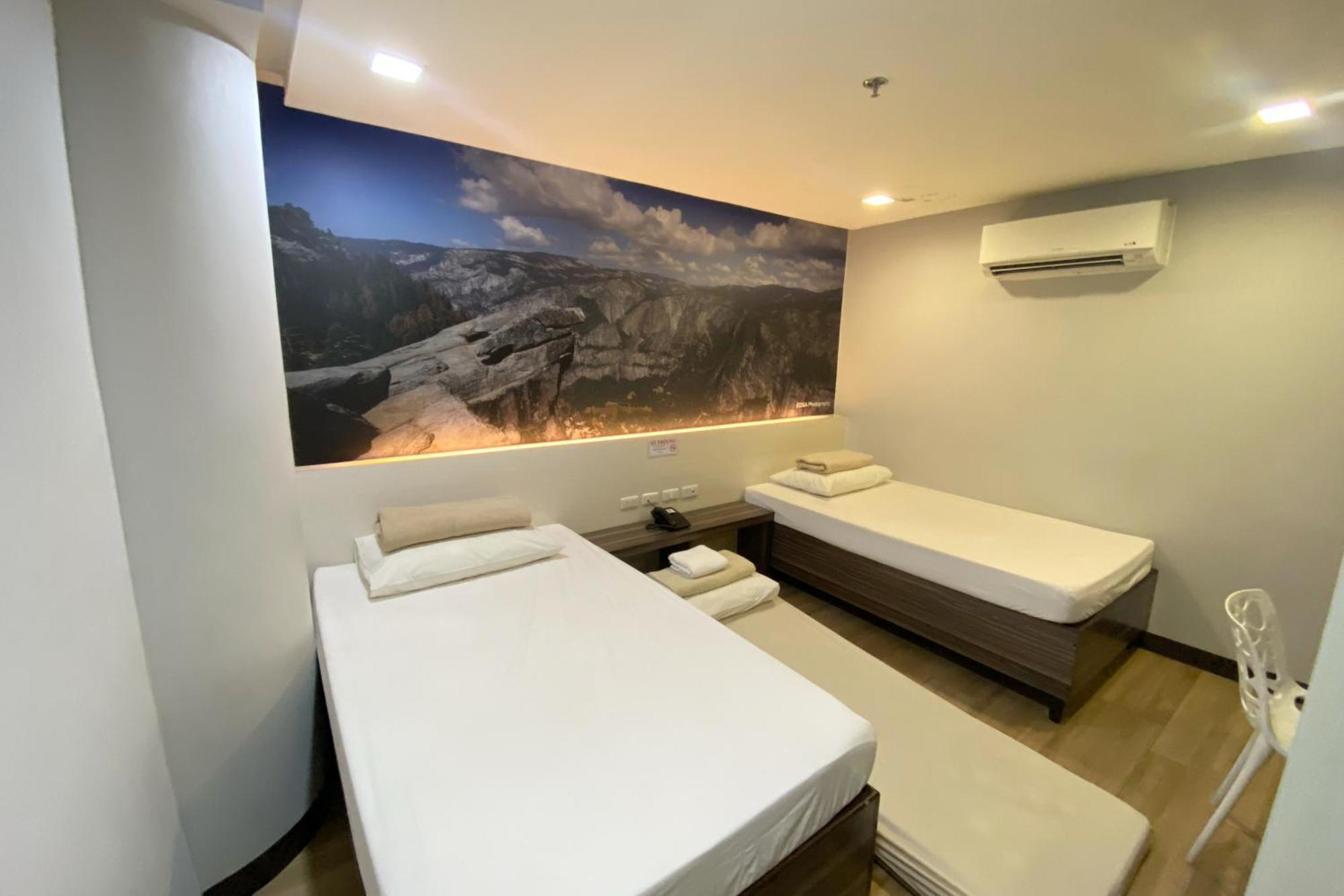 Sugbutel Family Hotel Cebu Powered By Cocotel Exteriör bild