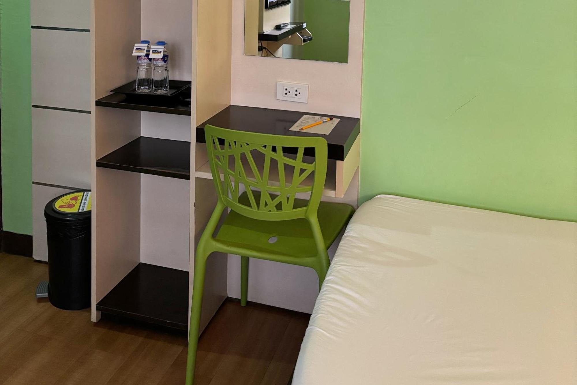 Sugbutel Family Hotel Cebu Powered By Cocotel Exteriör bild