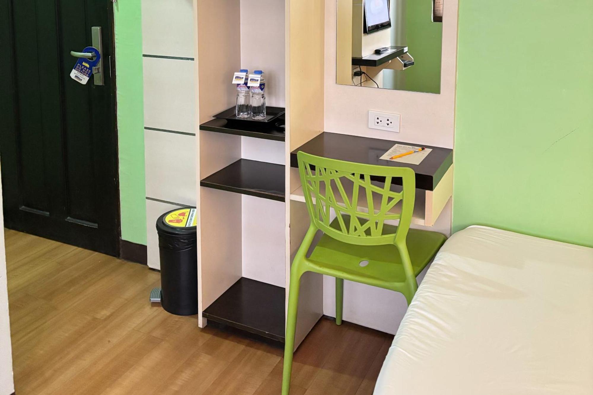 Sugbutel Family Hotel Cebu Powered By Cocotel Exteriör bild