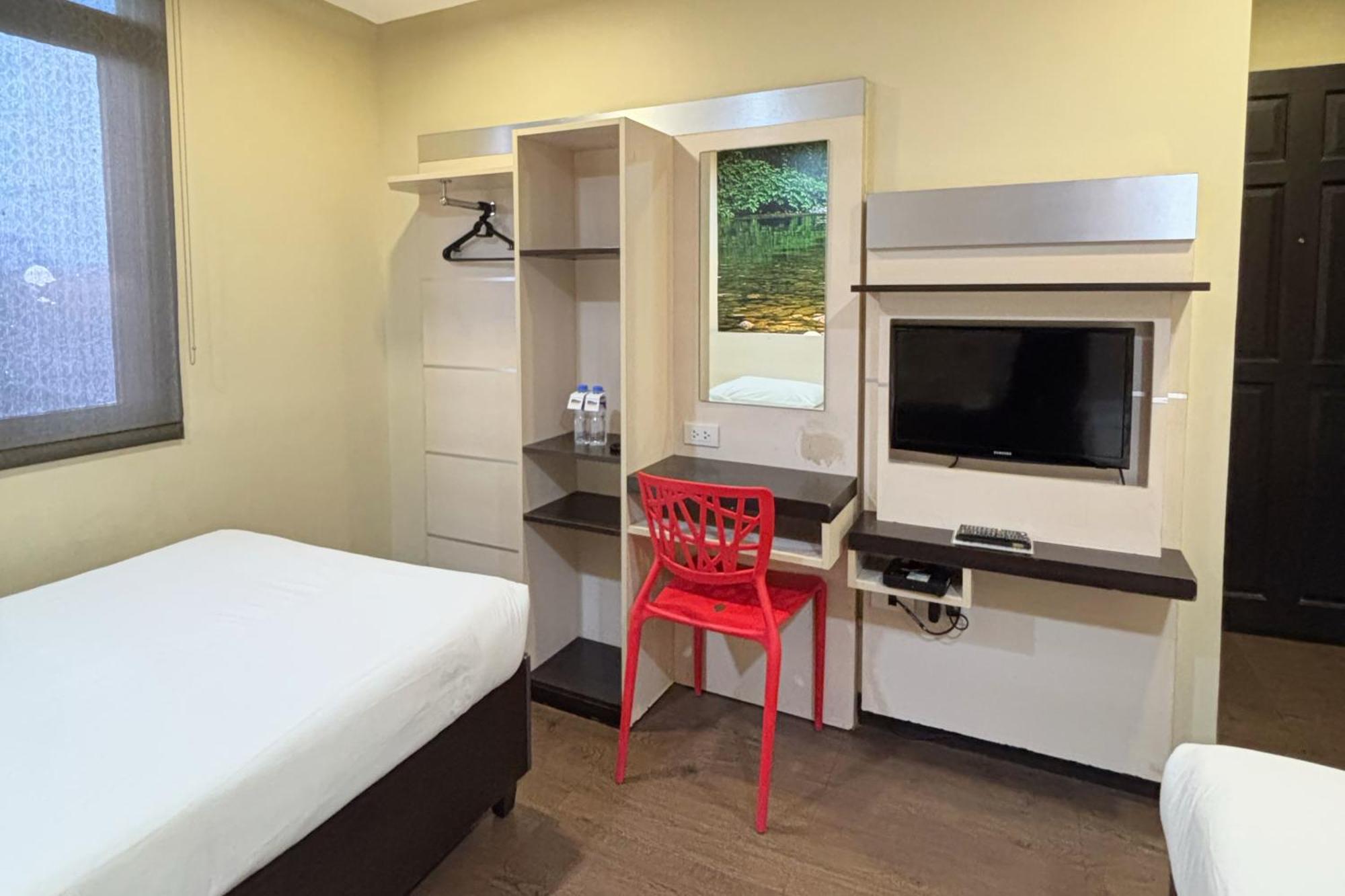 Sugbutel Family Hotel Cebu Powered By Cocotel Exteriör bild