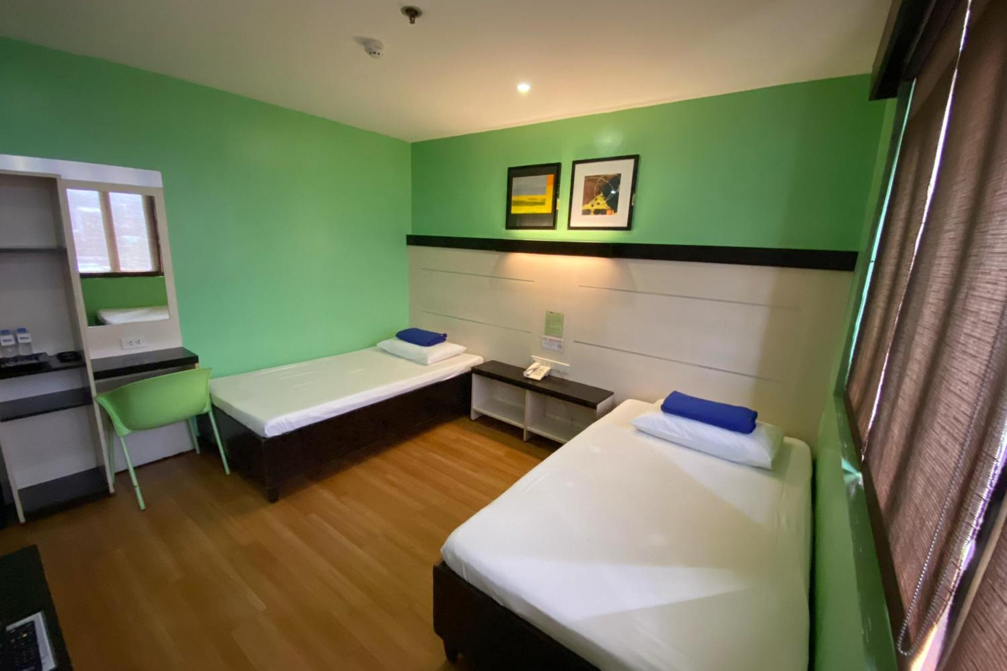 Sugbutel Family Hotel Cebu Powered By Cocotel Exteriör bild