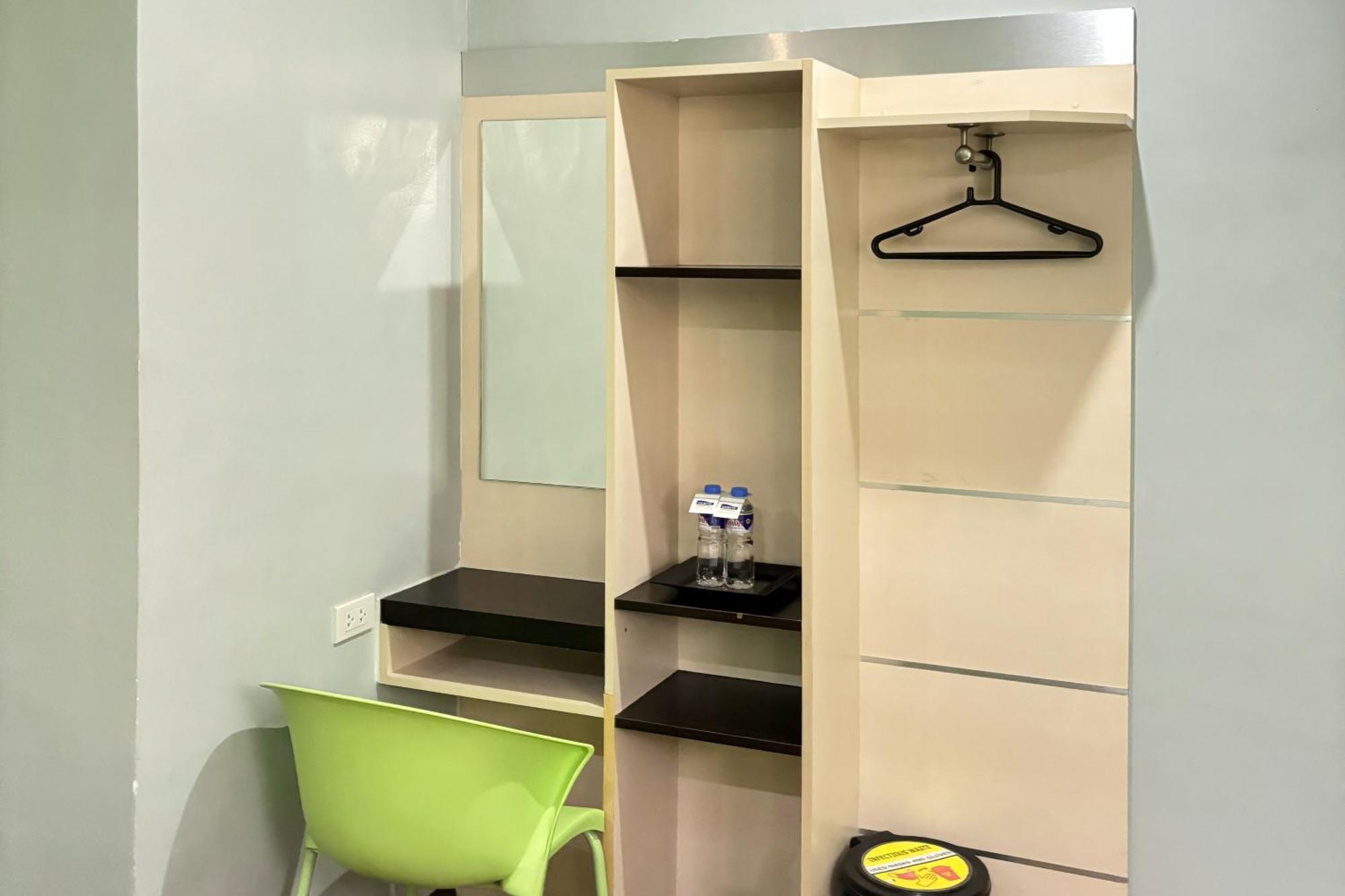 Sugbutel Family Hotel Cebu Powered By Cocotel Exteriör bild