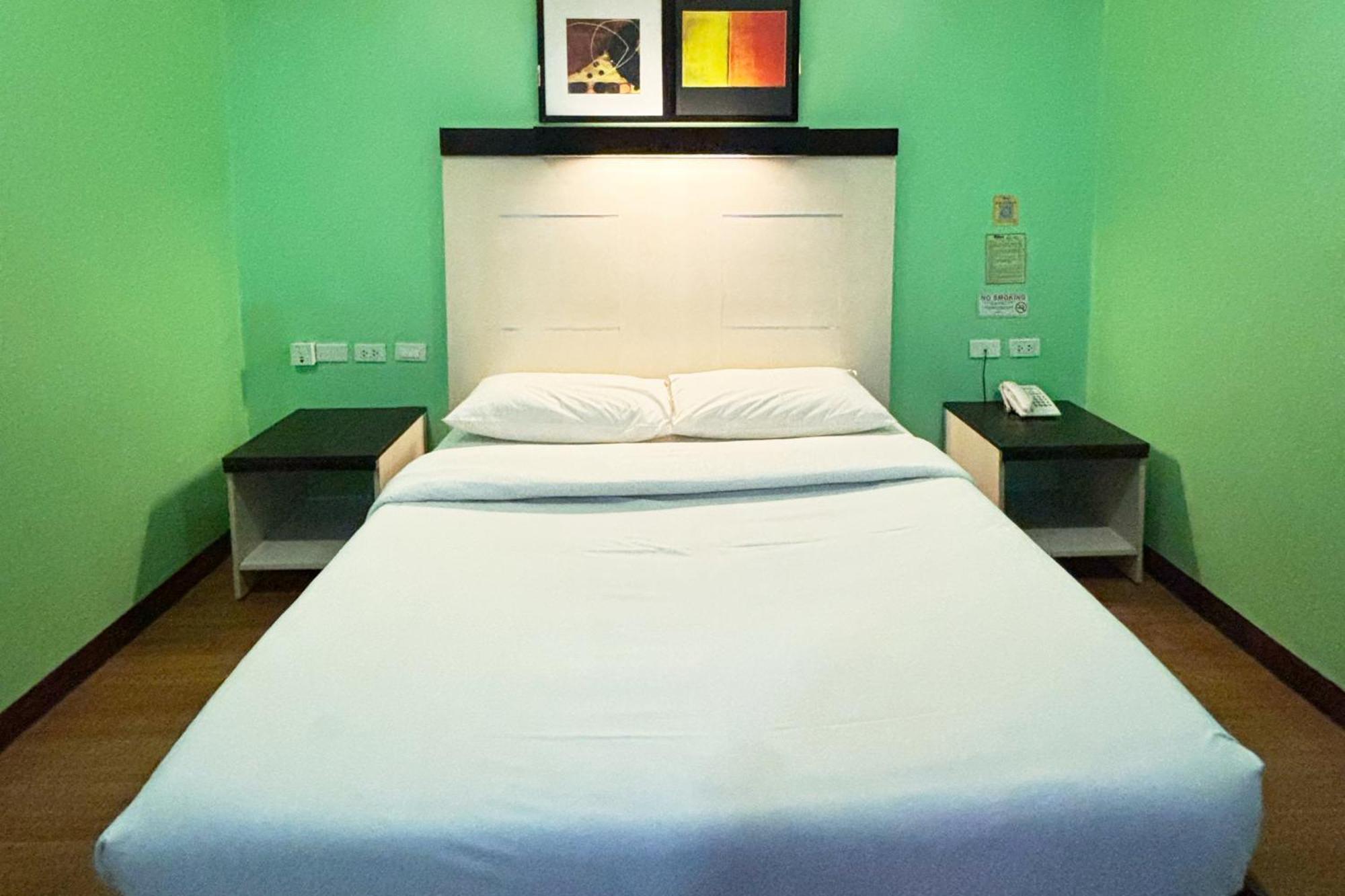 Sugbutel Family Hotel Cebu Powered By Cocotel Exteriör bild