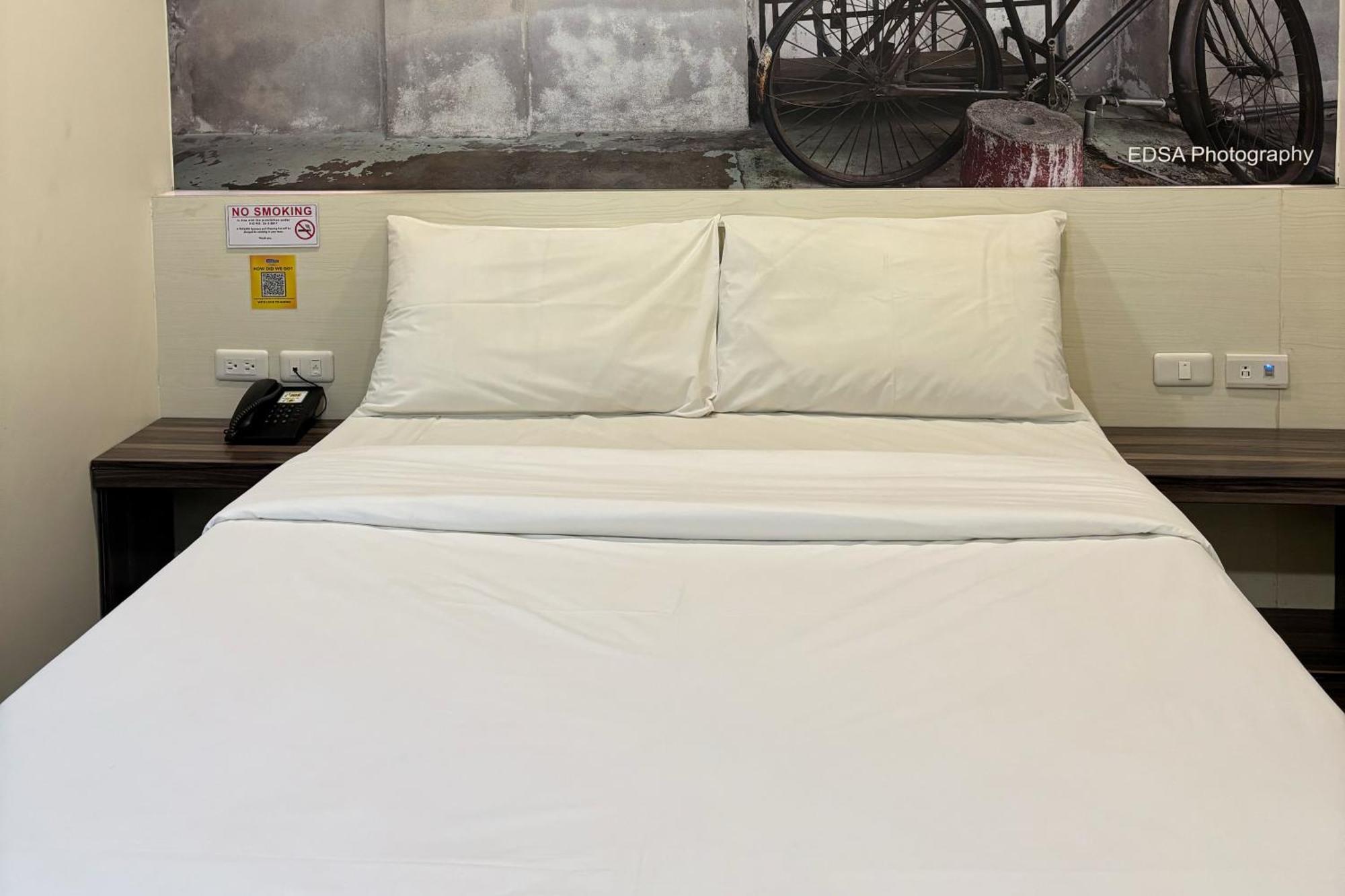 Sugbutel Family Hotel Cebu Powered By Cocotel Exteriör bild