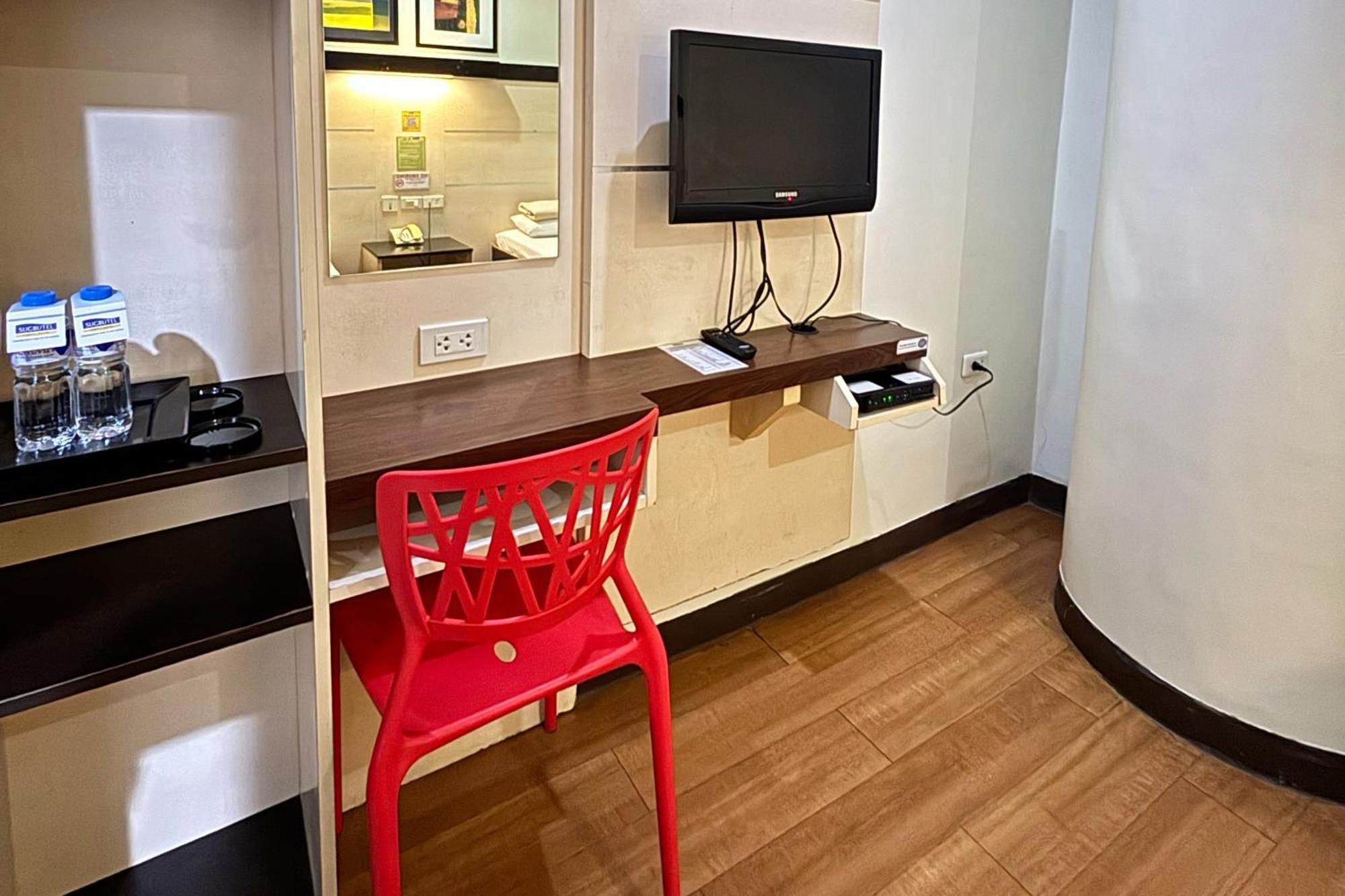 Sugbutel Family Hotel Cebu Powered By Cocotel Exteriör bild