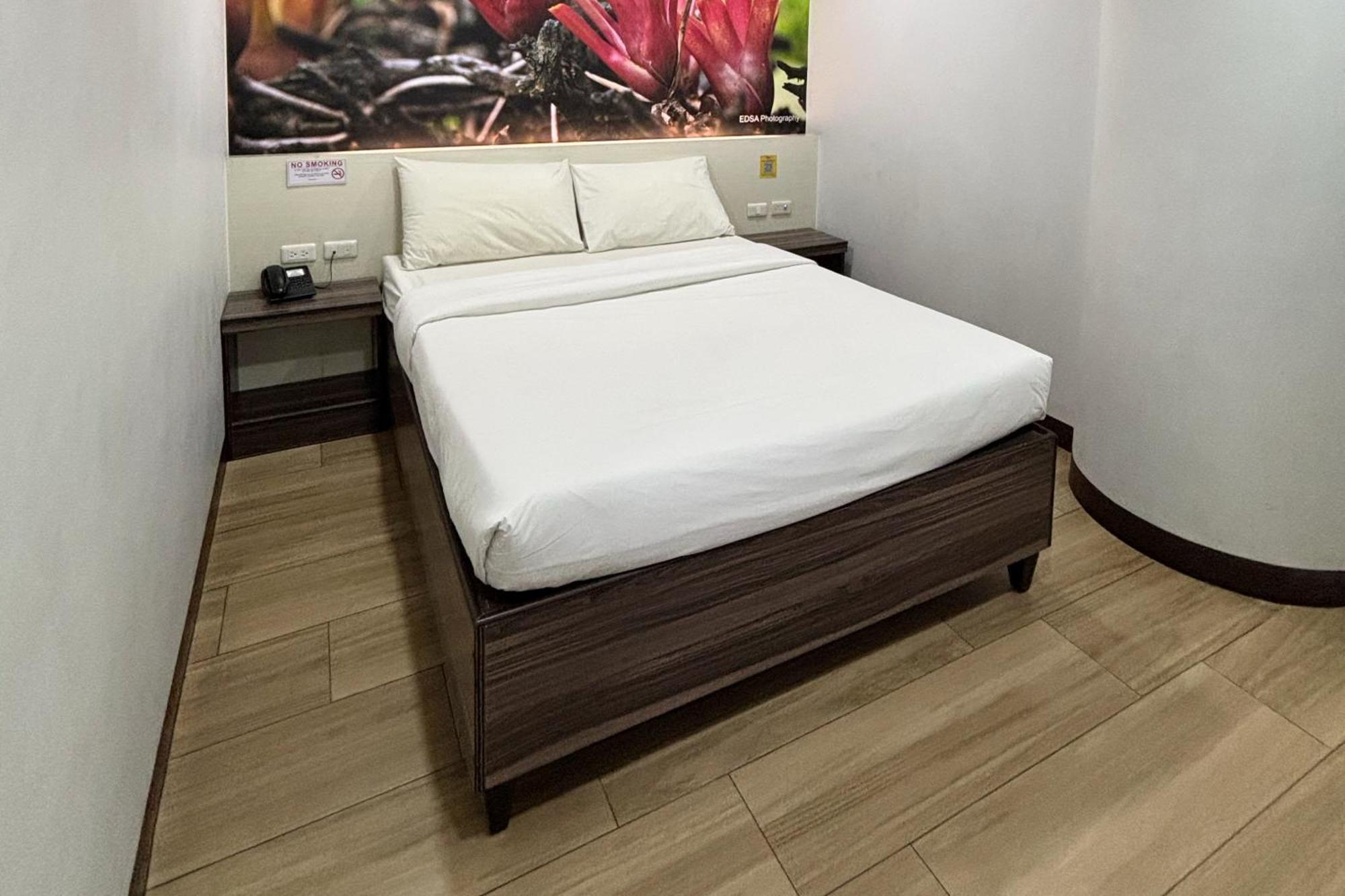 Sugbutel Family Hotel Cebu Powered By Cocotel Exteriör bild